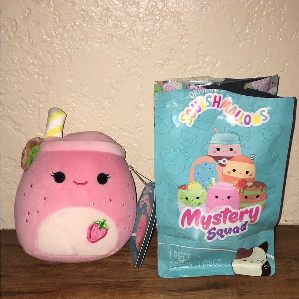 🍓Squishmallows Mystery Squad “Snell” Strawberry Smoothie Plush Toy 5”🍓
